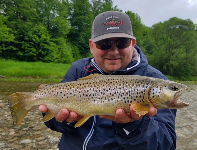 World Trout Patagonia - Dunajec River Poland and Brown Trout in the net
