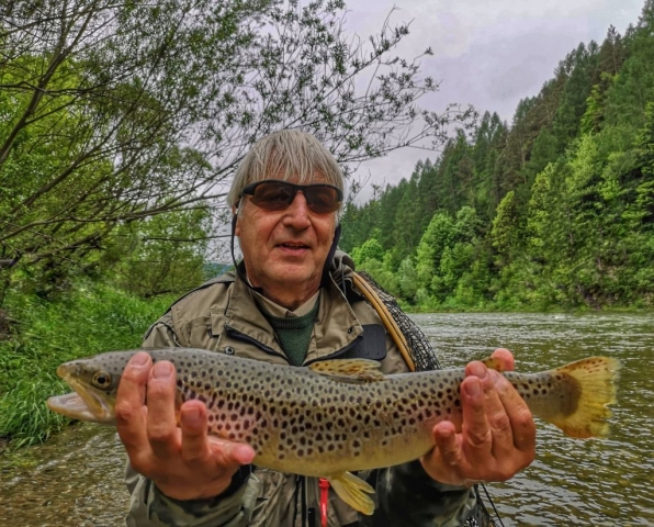 Wild area fly fishing in Poland - Dunajec River